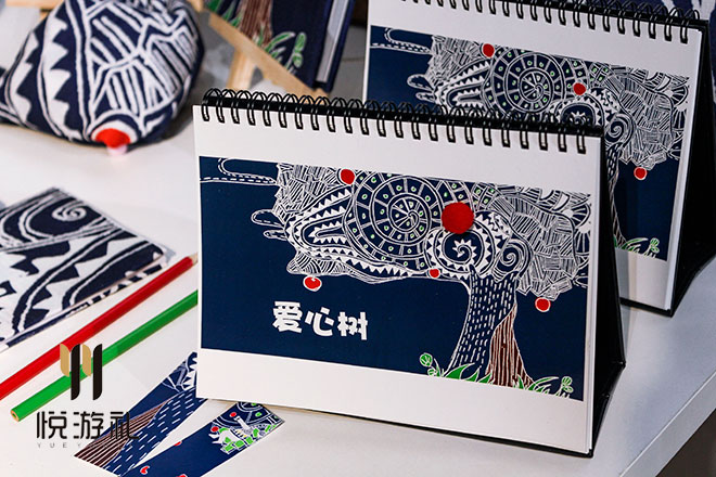 悦游礼苗族蜡染文创产品